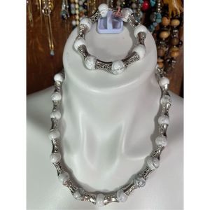 BNWT Fashion Jewelry Matching Necklace and Bracelet